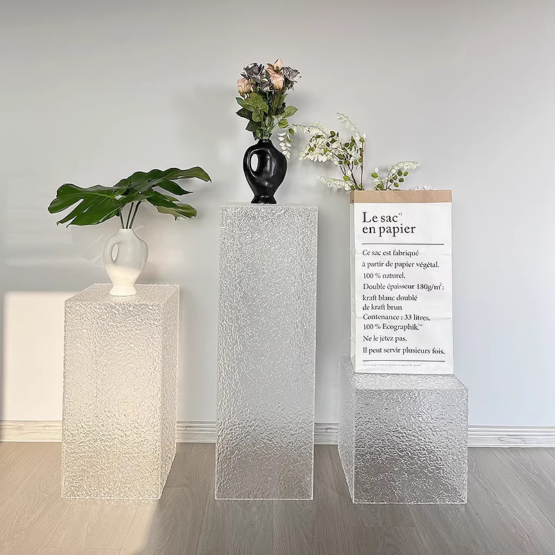 Luxury Bags In Store - Light luxury clothing store display rack