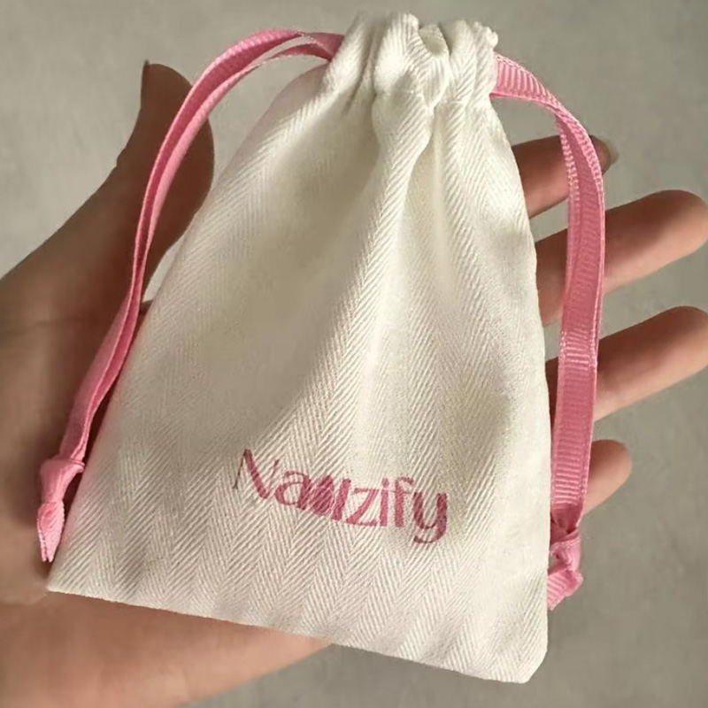 Luxury Herringbone Canvas Draw - Luxury Bags Logo recension och pris