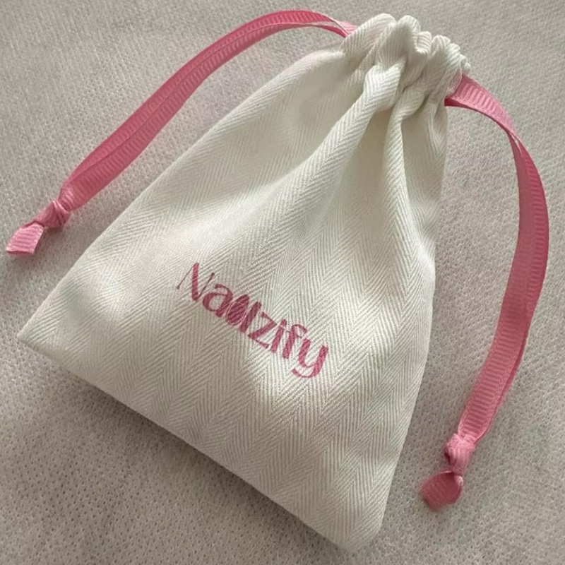 Luxury Herringbone Canvas Draw - Luxury Bags Logo recension och pris